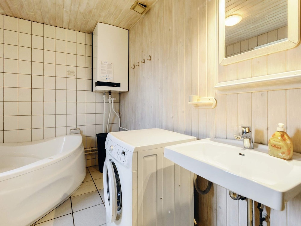 Enticing Holiday Home in Falster near Sea view 4