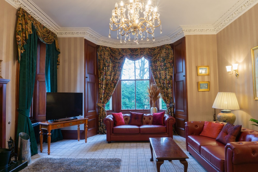 Newton Manor House -7 Bedroom House view 5