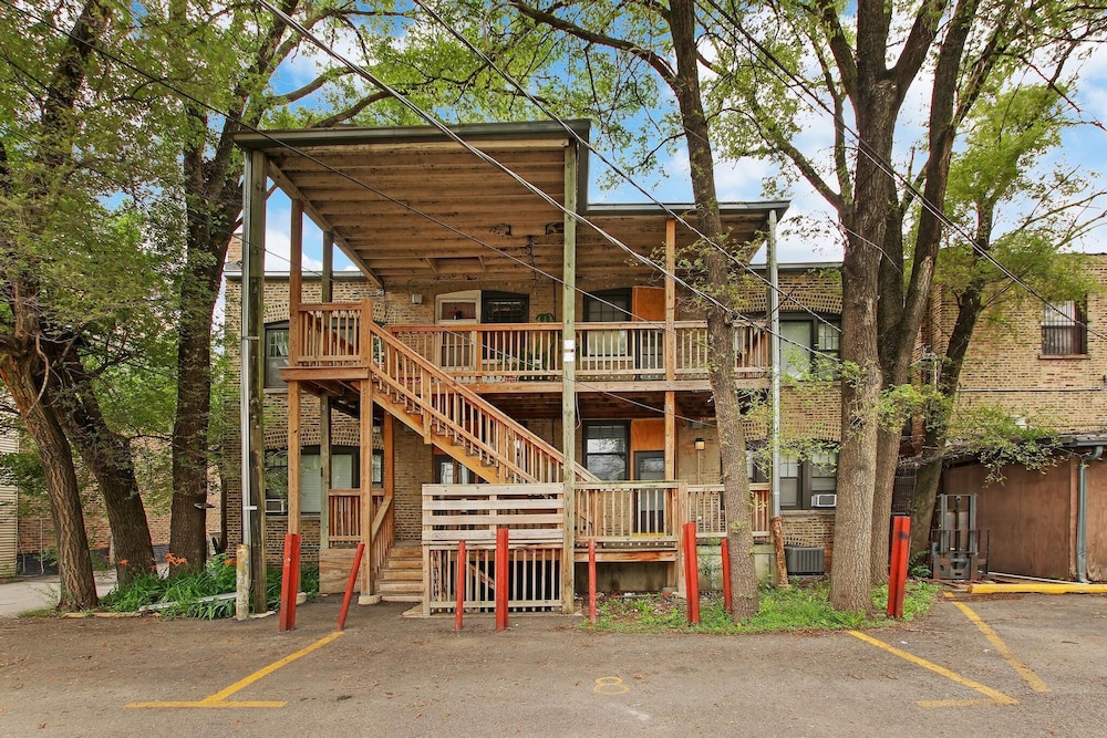 Prime 3BR Apt - Lawndale rep