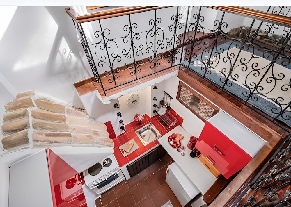 2-bed Home in Kolivata - Sleeps 4 - Wifi - Parking