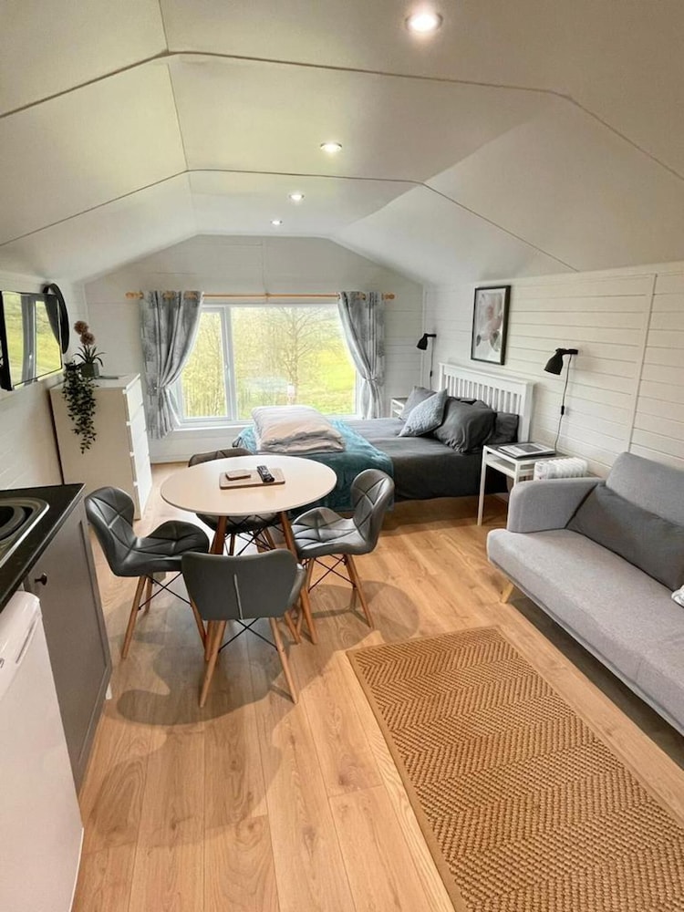 1 Bedroom Log Cabin in Parc Pen y Bryn Sleep 2/3