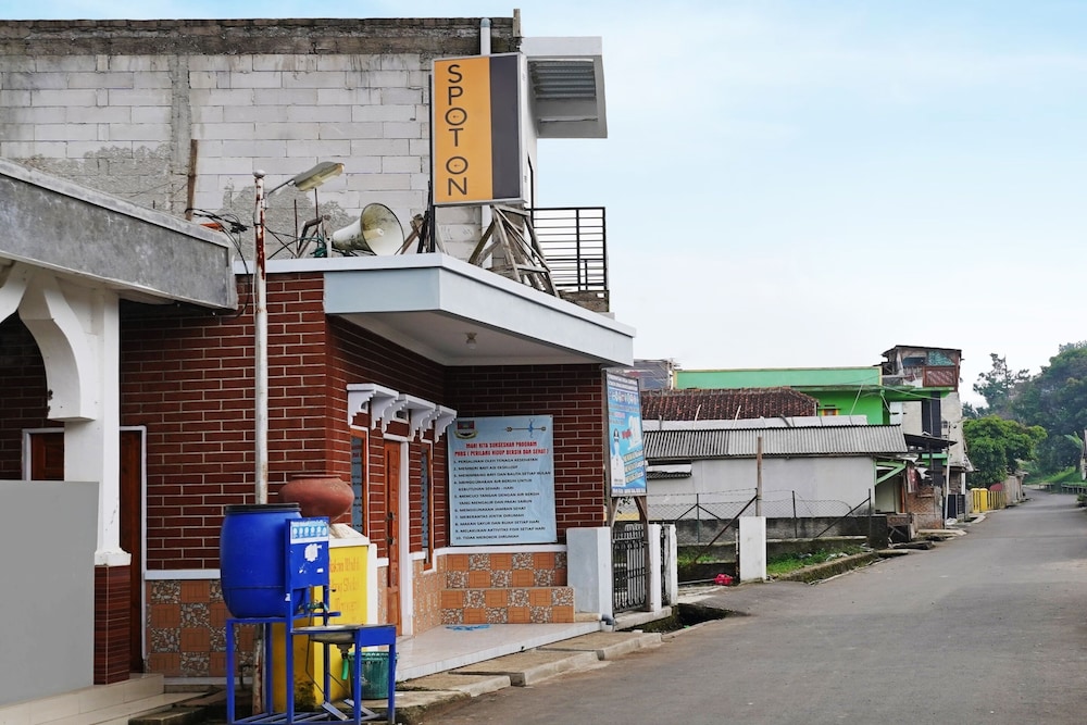 OYO Homes 91006 Eco Tourism Desa Cibodas Areng 5 Syariah
