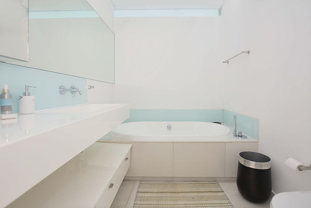 Villa Bleu Blanc in Camps Bay With Pool and Views