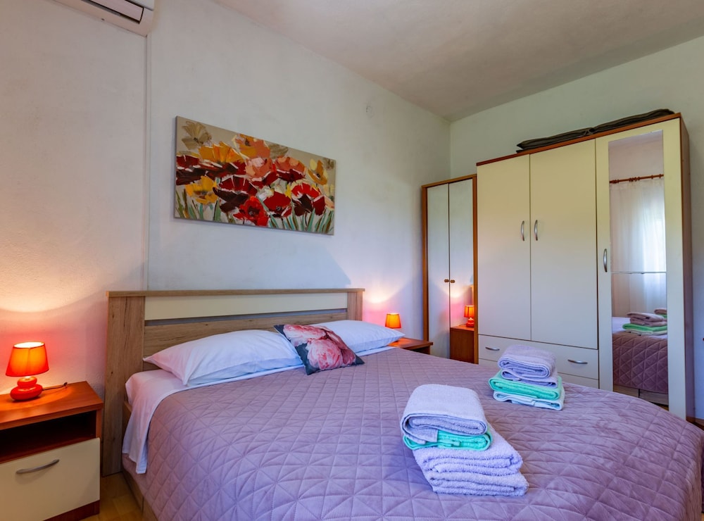 Relaxing Zadar Hideaway With Seasonal Pool & Seaside Charm