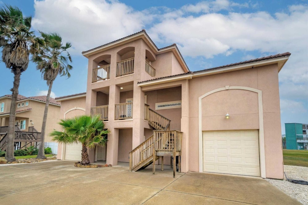 2 Homes, Sleeps 22 Steps to the Beach, Private Pool, Fire Pit, Balcony Views