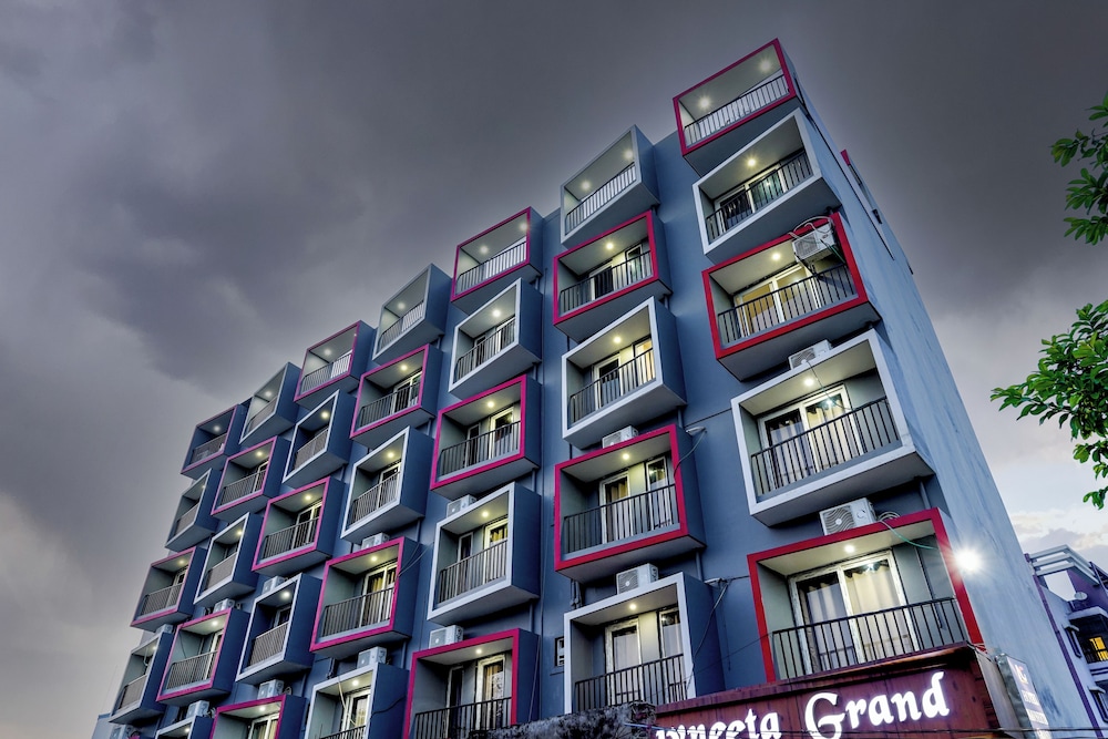 Navneeta Grand Hotel & Banquet Hall