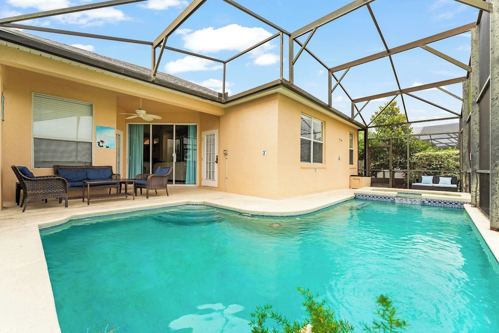 Poolside At Calabay - Home for 11 With Game Room, Pool & Hot Tub