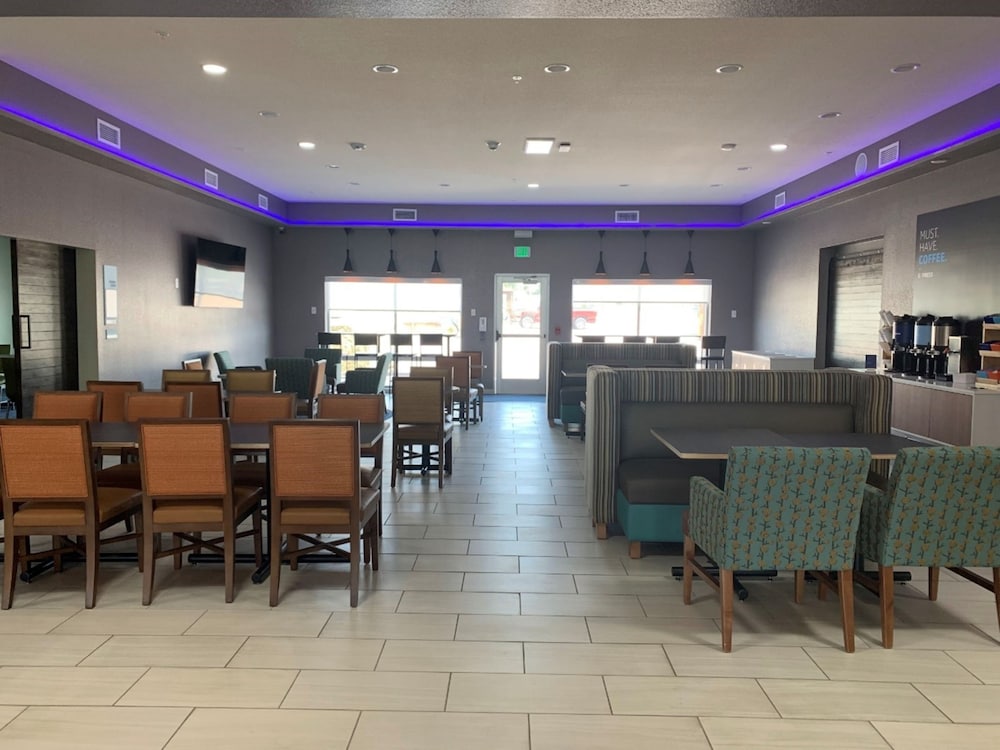 Canon City Vacations - Holiday Inn Express  Suites Canon City, an IHG Hotel - Property Image 9