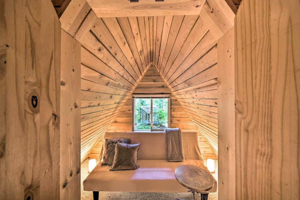 Three Enchanting Riverfront Cabins: Hot Tub Access