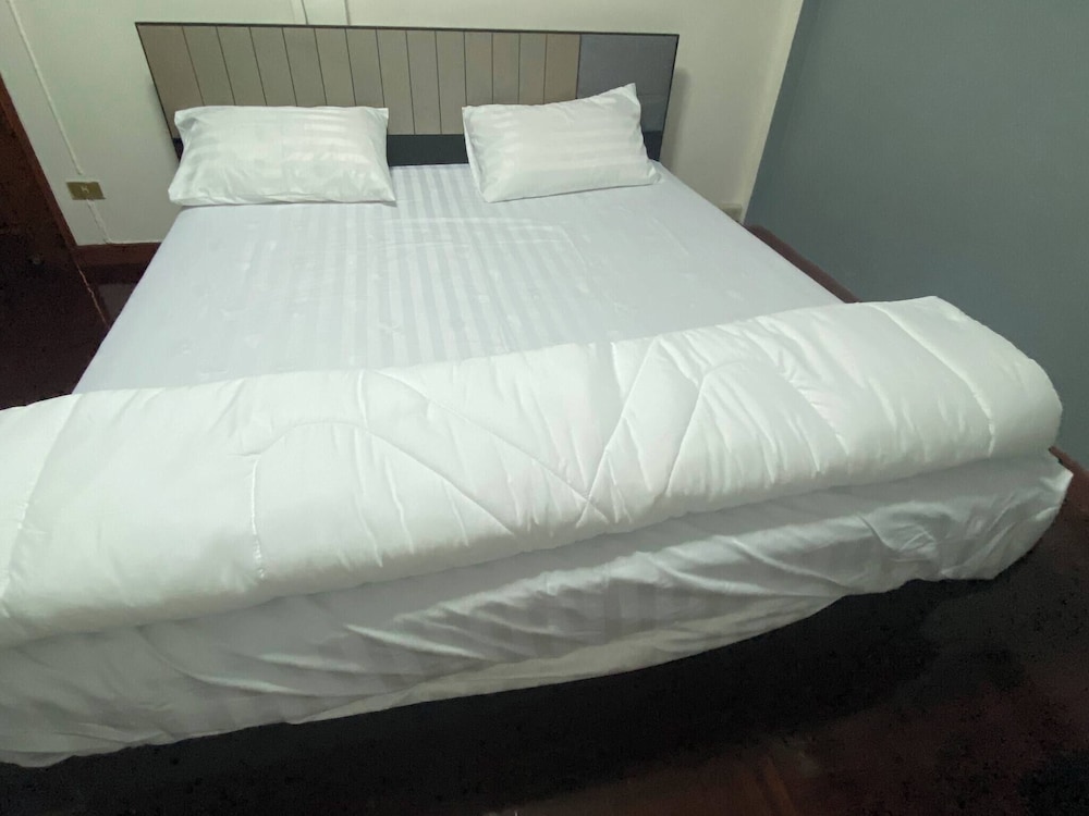 Beautiful 2 Story Newly Renovated Bungalow House