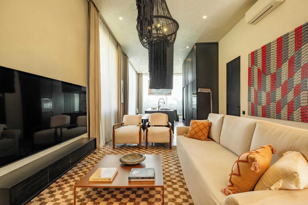 Five Stories - Luxury Villa Retreat