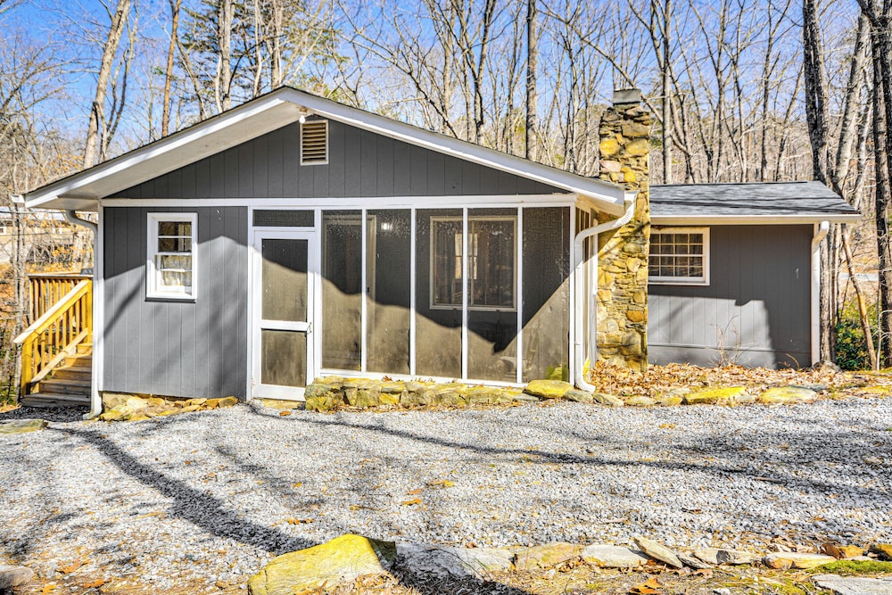 3 Mi to Hanging Rock State Park: Outdoor Haven!