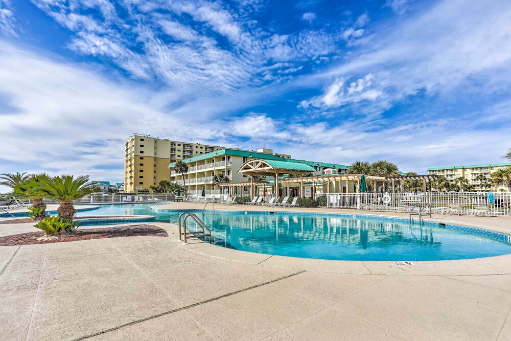 Beach & Pool Access: Gulf Shores Getaway!