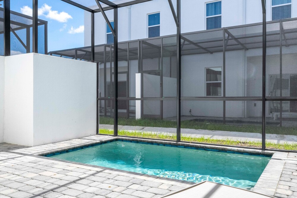 Brand new 4 Bed With Loft Villa for all