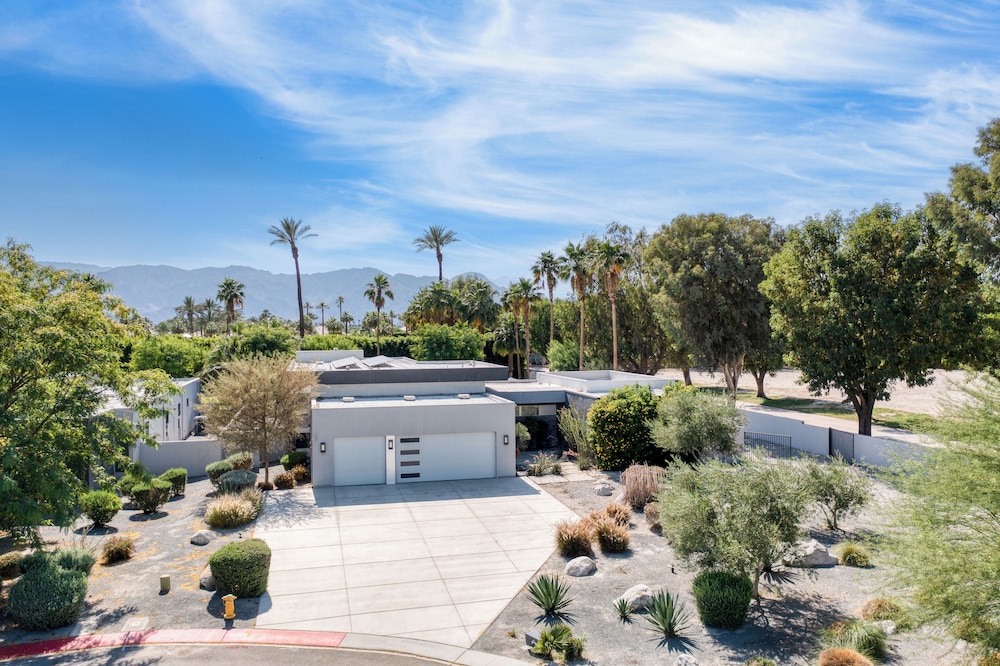 The Polo Villas by AvantStay – Modern Oasis Near Empire Polo Club