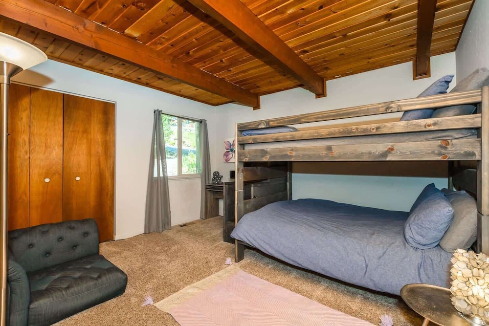 Alder Creek Paradise - Tree-lined Cabin Stay for 7