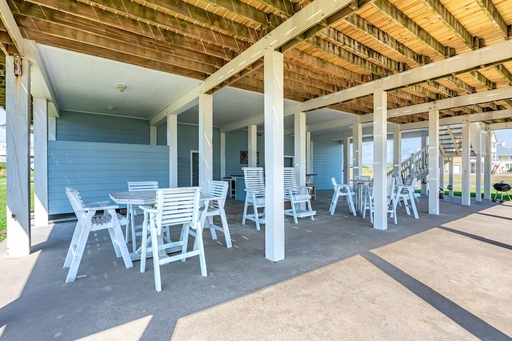 Happy Hours 4 Bedroom Home
