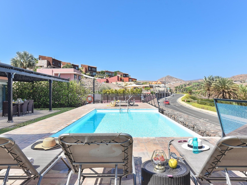 Villa With Private Pool in the Golf Resort