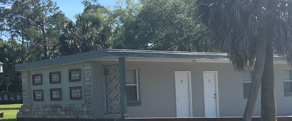 Skylark Motel