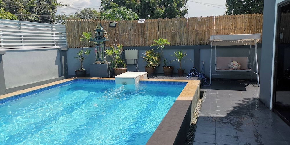 Stardome Pool House of Absolute Privacy