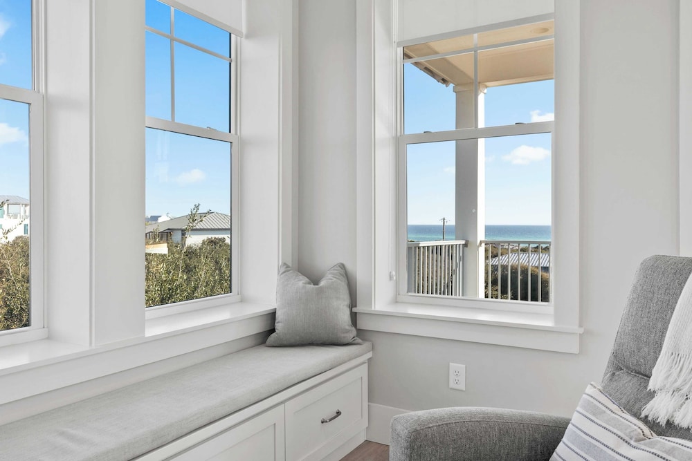 The Palmetto Blue by Avantstay Steps to Beach, Ocean Views