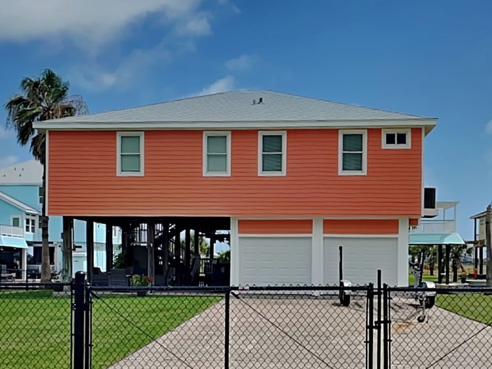 West Bay Getaway by Ryson Vacation Rentals