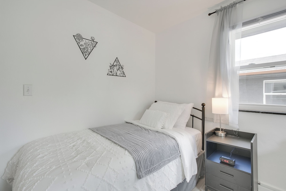 Dayton Condo w/ Courtyard < 3 to Downtown! view 5