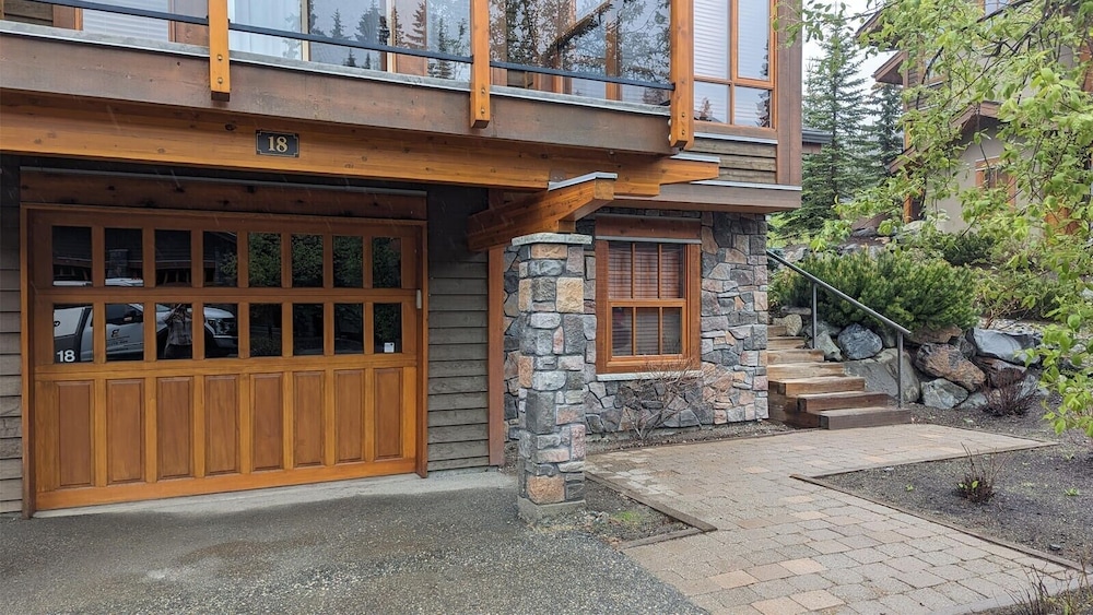 Sun Peaks Vacations - Woodhaven 18 - Property Image 2