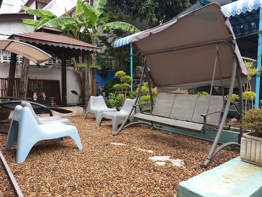 Super Hostel