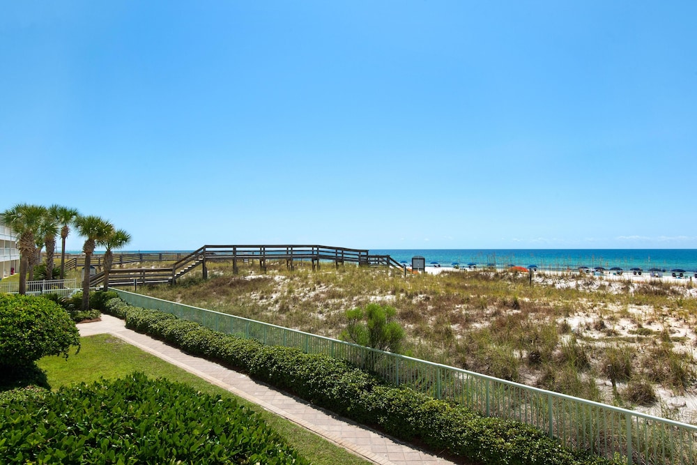 Pelican Isle 107