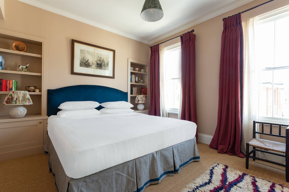 Vernon Street by Onefinestay