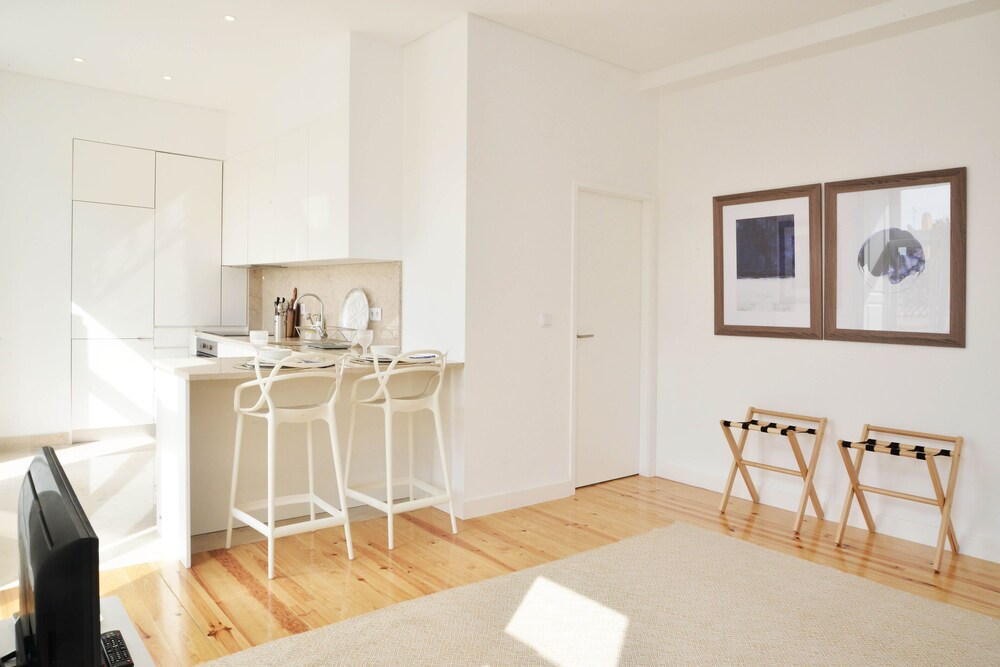 Deluxe Chiado Apartment view 3