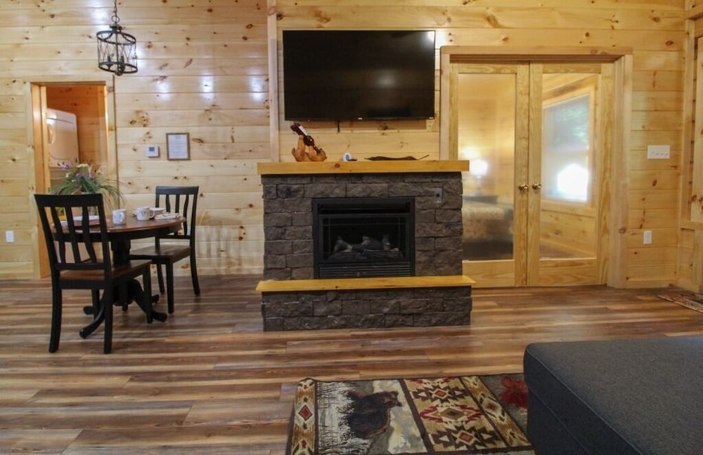 282 Cozy Cub 1 Bedroom Cabin