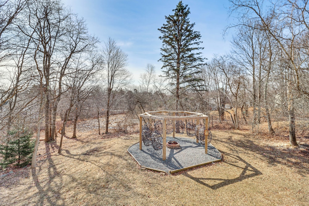 Fire Pit + Game Room: Spacious Poconos Retreat!