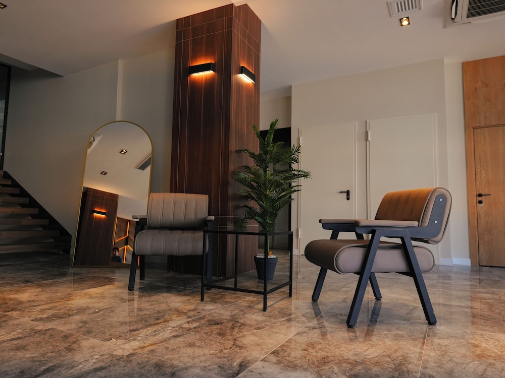 Bonnie City Hotel - Image 43