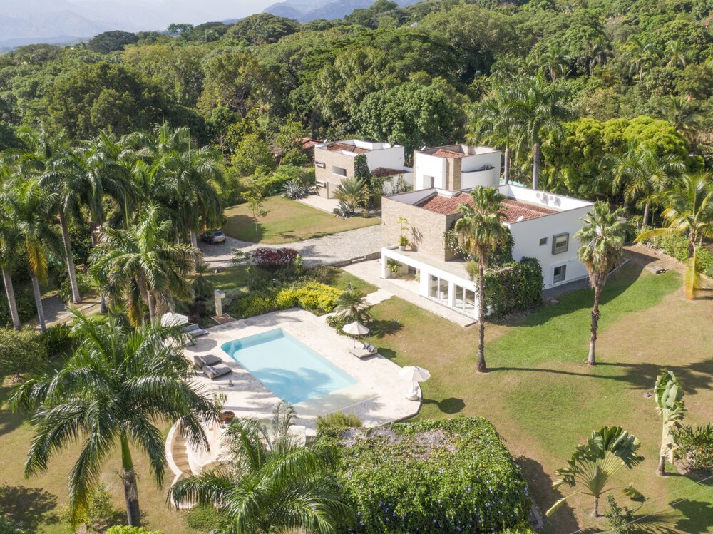 Luxe Villa de Verano Boutique view 2