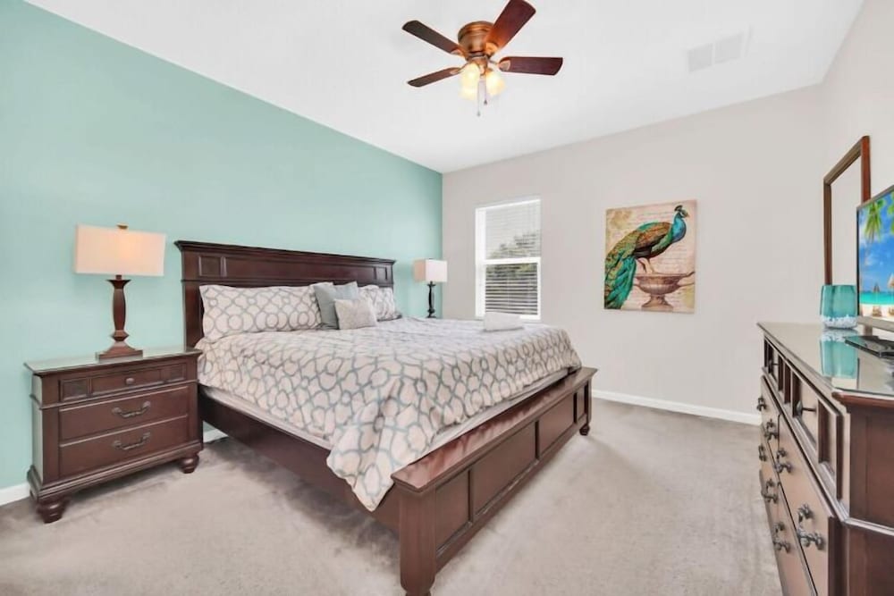 Stunner 6Br W/ South Pool, Lake View & Near Golf
