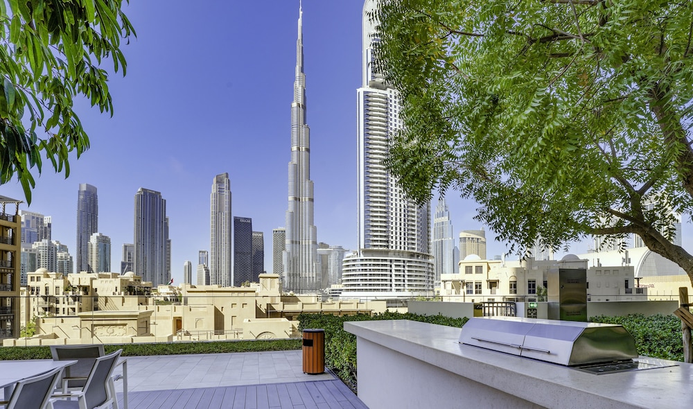 Sleek 1BR in Burj Royale with Canal View