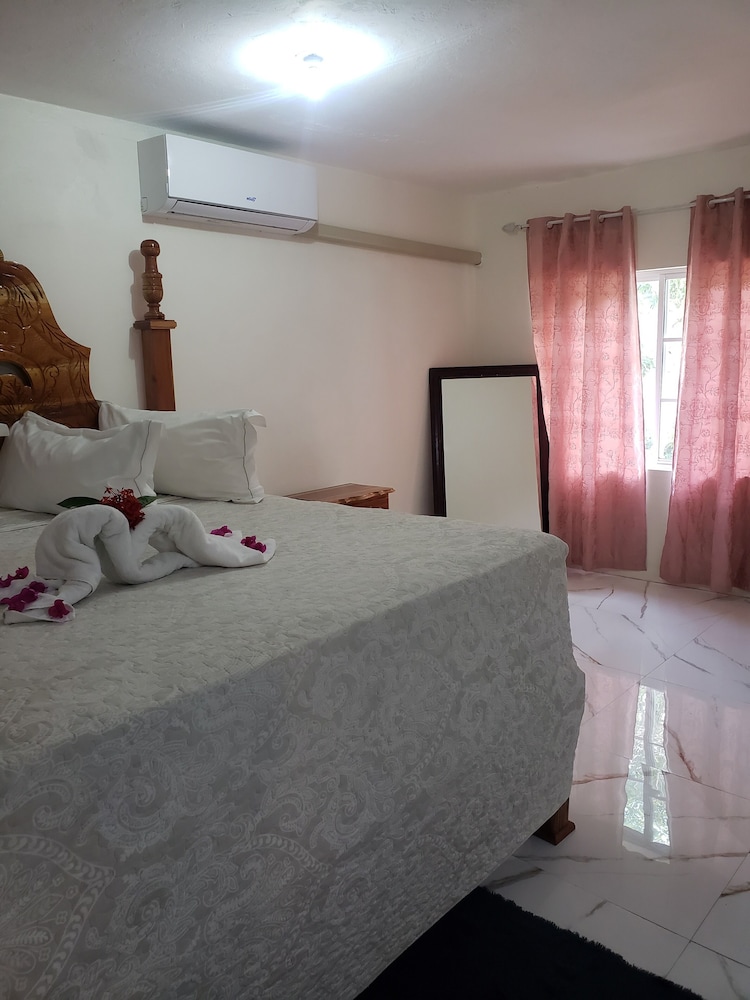 Chateau's Tranquil Apartments