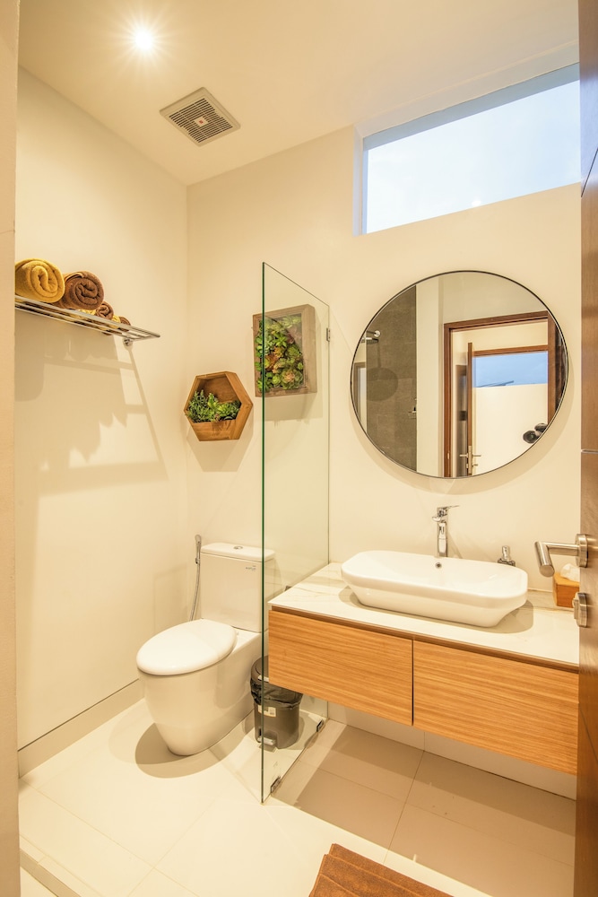 Luxurious 6 Br in Canggu 400m to Beach