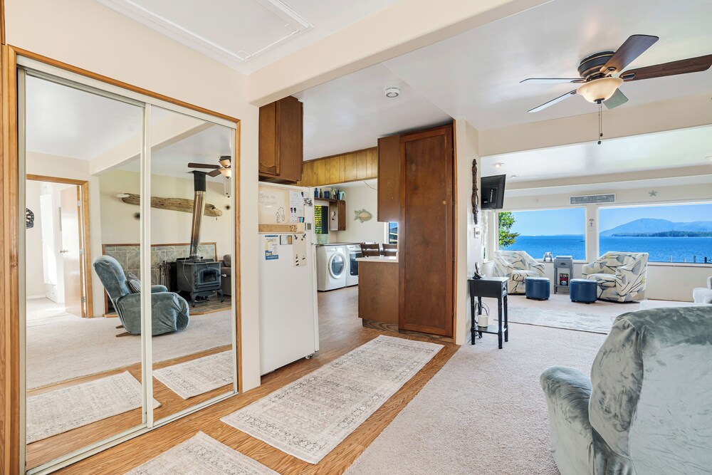 6 Mi to Main St: Oceanfront Cottage in Ketchikan
