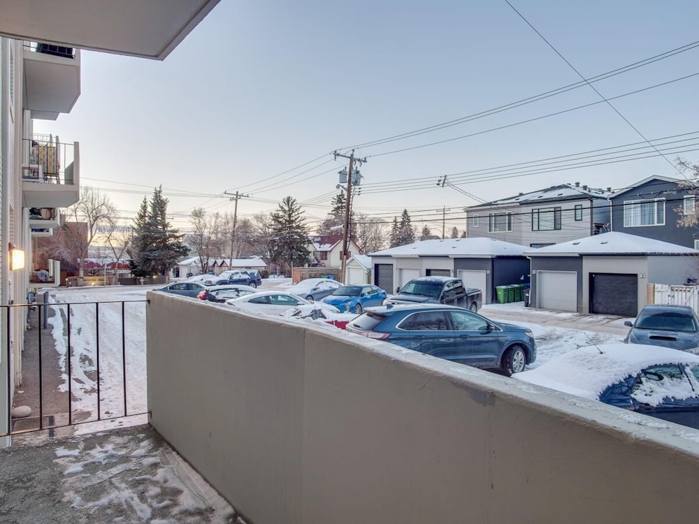 Gorgeous 2Br Condo w Parking Patio Coffee
