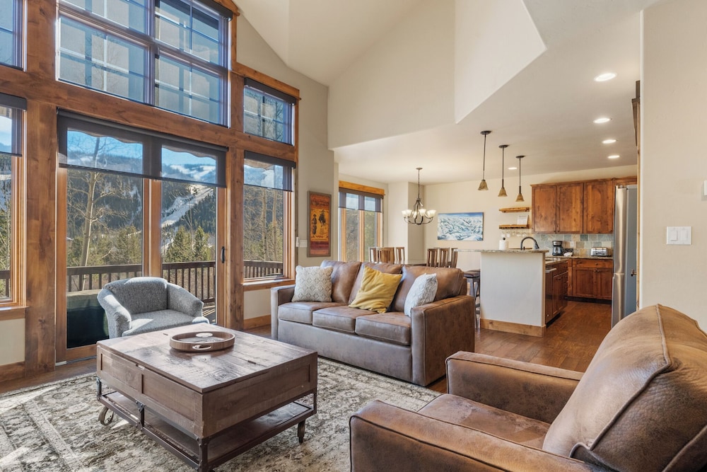223 Caravelle Drive