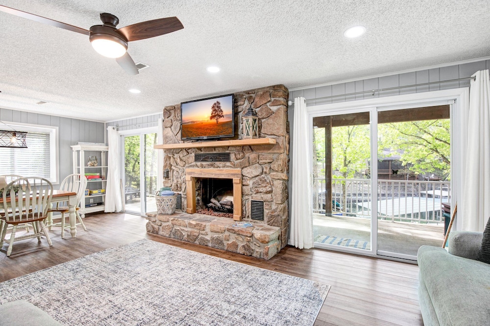 Stunning Views of the 7.5mm, Private Dock, Spacious Decks, Kayaks & More!