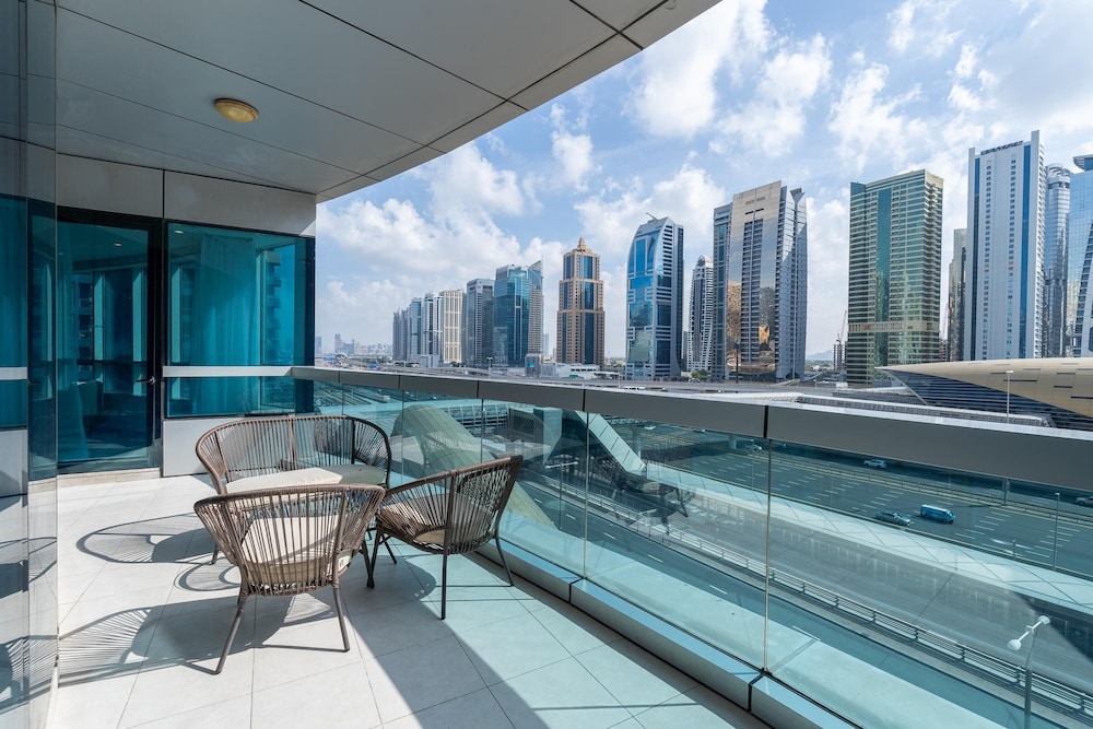 Dubai Marina - Stunning Huge 4 Bedroom Apts Near JBR - Gym - Pool - Parking by Sojo Stay