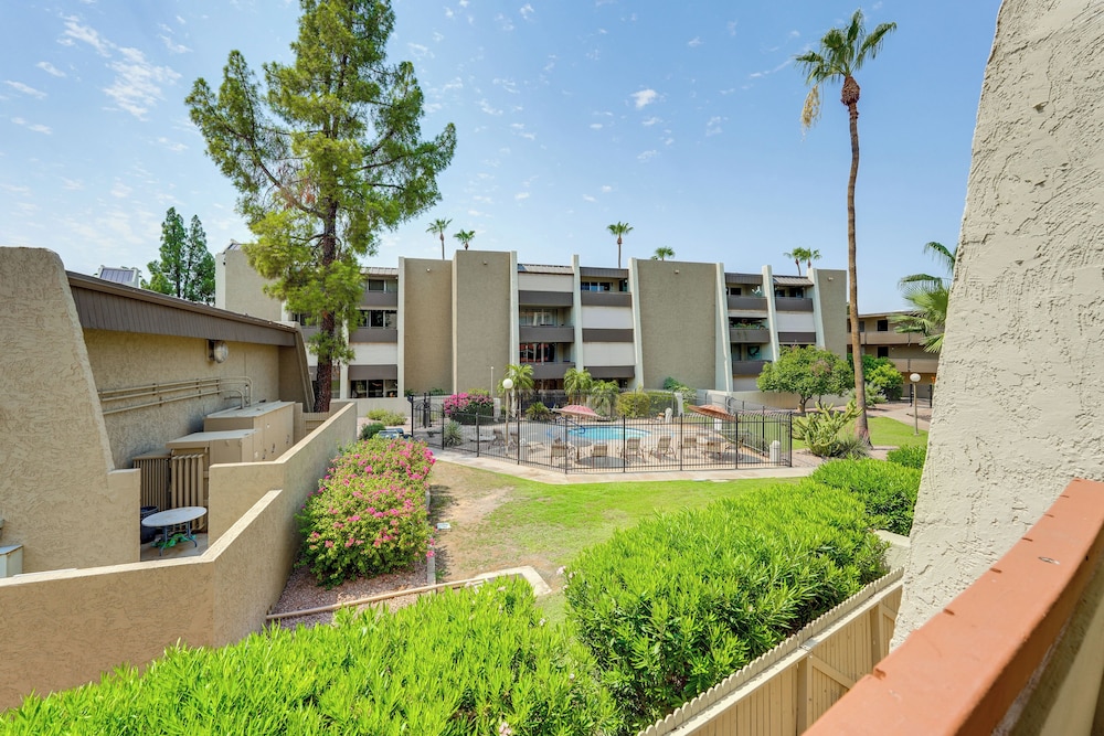 Walkable Old Town Scottsdale Condo: Pool & Hot Tub