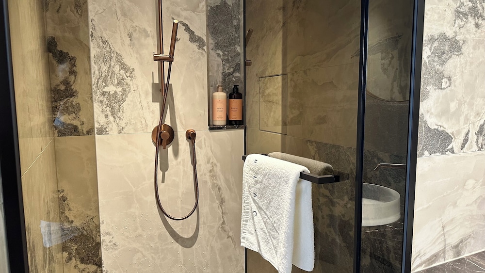 Caelum Black Gangnam Luxury Apt