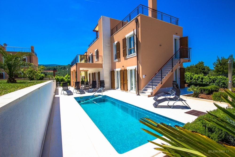Villa Relax en Supetar — recepcion & lobby