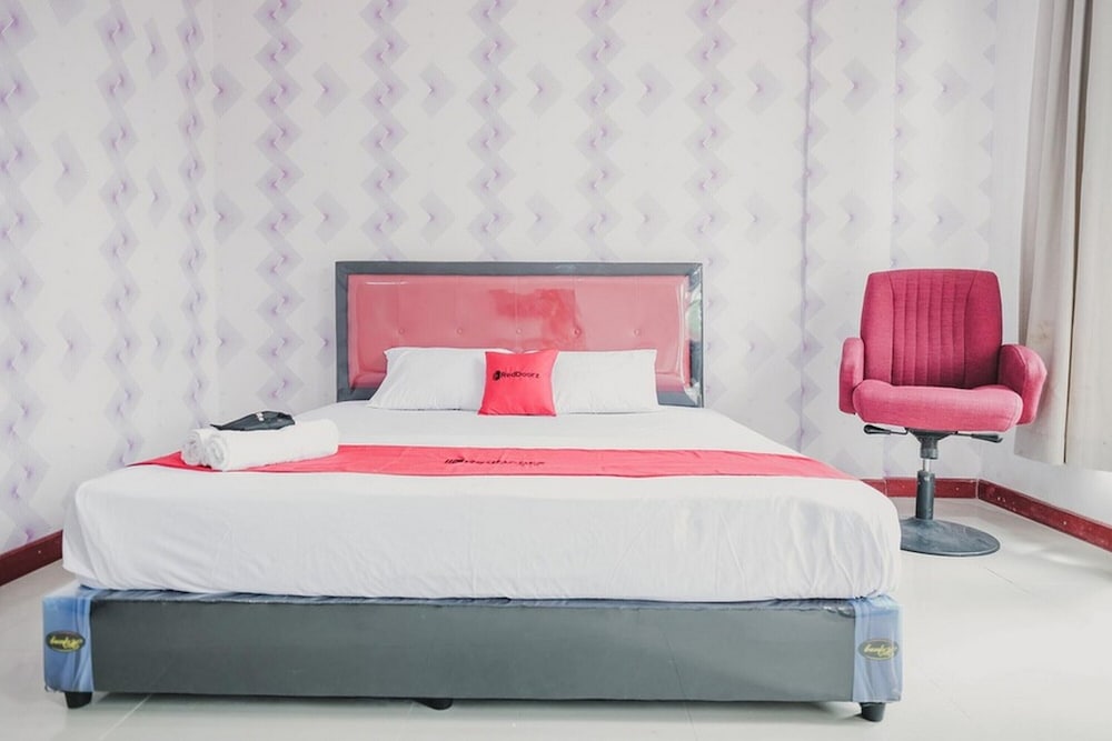 RedDoorz near Nagoya HIll Batam 4 view 4