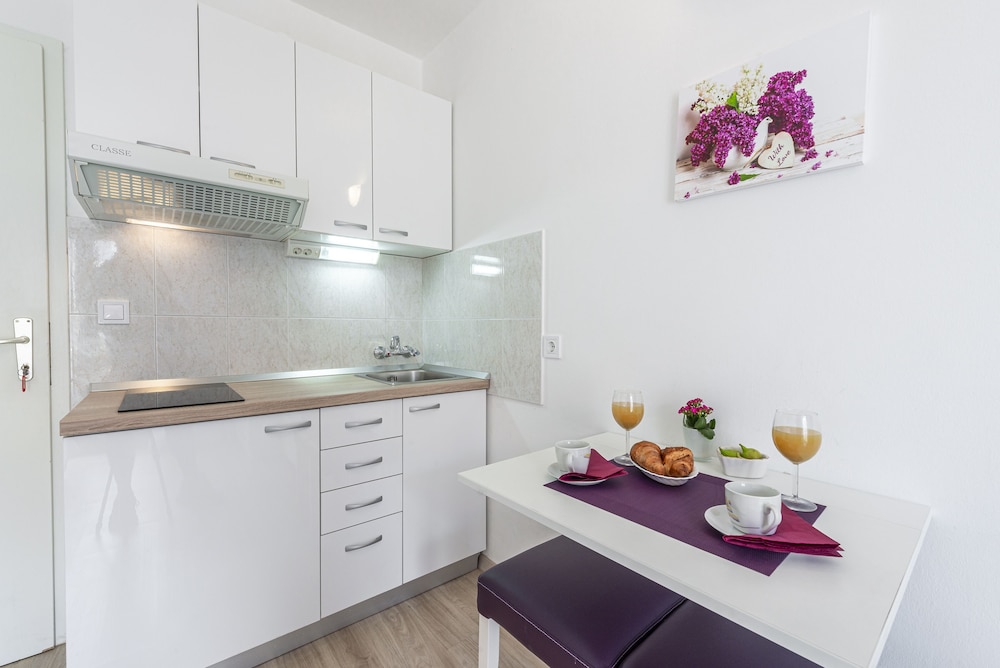 Cina Apartments